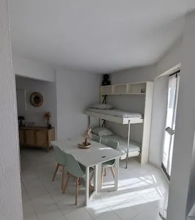 Apartment T2 Ouvert A 5 Min Des Plages, Au Calme, Avec Balcon Et Garage Menton
