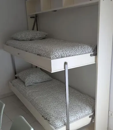 Apartment T2 Ouvert A 5 Min Des Plages, Au Calme, Avec Balcon Et Garage