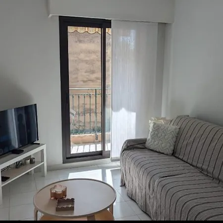 Apartment T2 Ouvert A 5 Min Des Plages, Au Calme, Avec Balcon Et Garage Menton