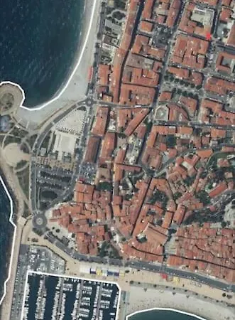 T2 Ouvert A 5 Min Des Plages, Au Calme, Avec Balcon Et Garage Apartment *