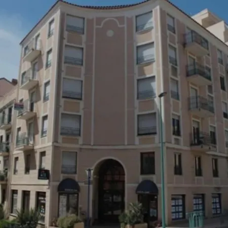 Apartment T2 Ouvert A 5 Min Des Plages, Au Calme, Avec Balcon Et Garage